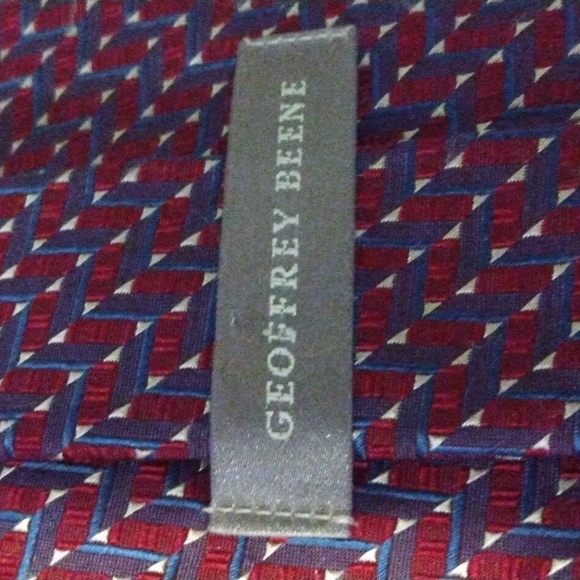 Geoffrey Beene Men's 100% Silk Tie - Picture 4 of 5